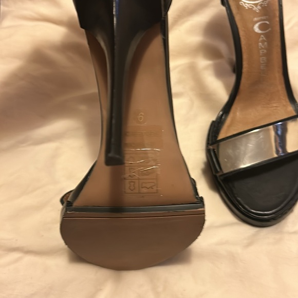 These are Jeffrey Campbell heels in excellent condition. They are a size 9 - Picture 4 of 6
